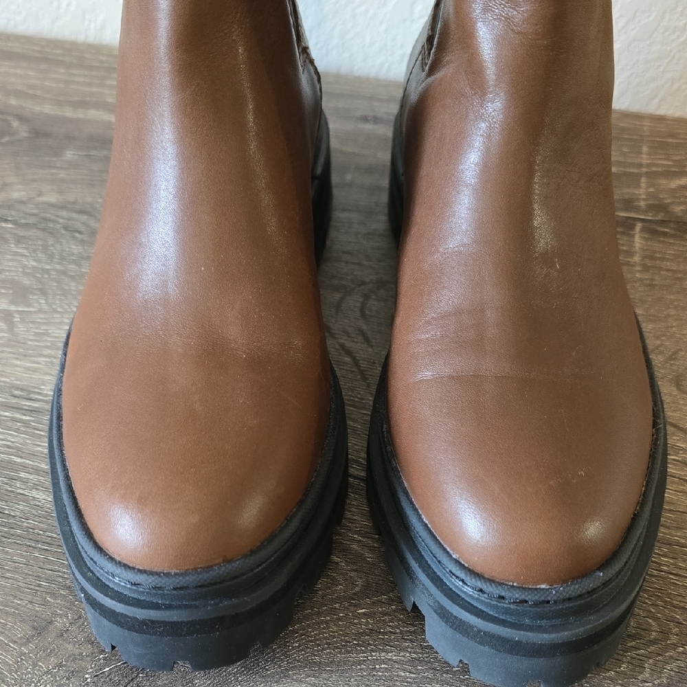 Madewell Brown Leather Heeled Boots with Black Panel - Picture 3 of 11